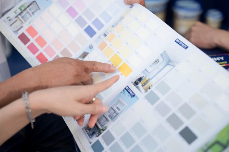 Phòng khách đẹp với màu sơn hài hòa, tạo không gian ấm cúng, hiện đại